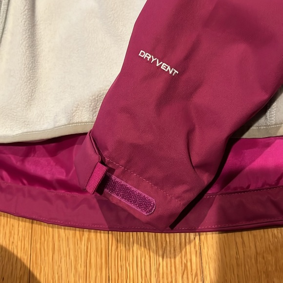 Fuchsia North Face jacket - Picture 4 of 7